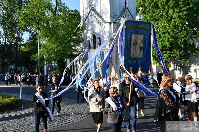 Modlitwa za Gorzów Wlkp. z różańcem w ręku