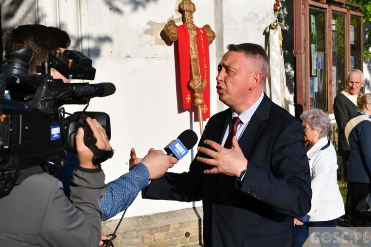 Modlitwa za Gorzów Wlkp. z różańcem w ręku