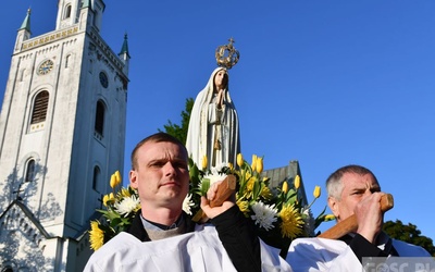 Modlitwa za Gorzów Wlkp. z różańcem w ręku