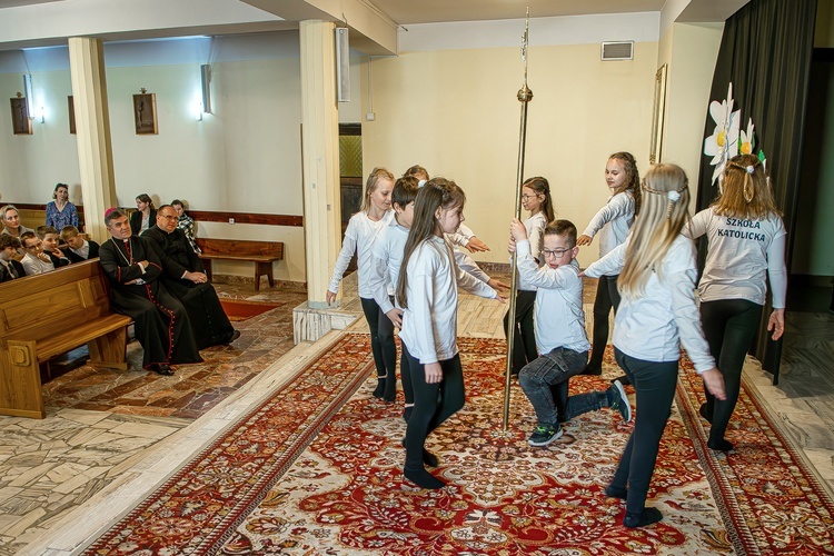 Błogosławieństwo sztandaru dla szkoły katolickiej w Słupsku