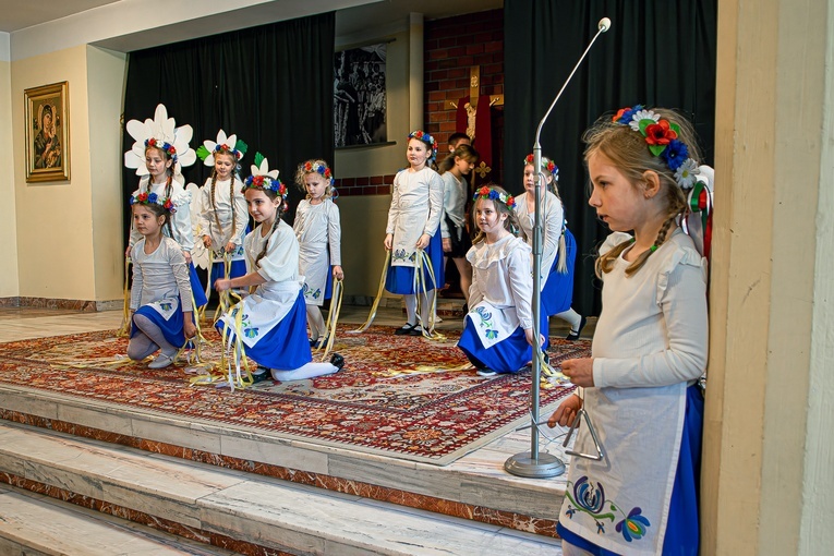Błogosławieństwo sztandaru dla szkoły katolickiej w Słupsku