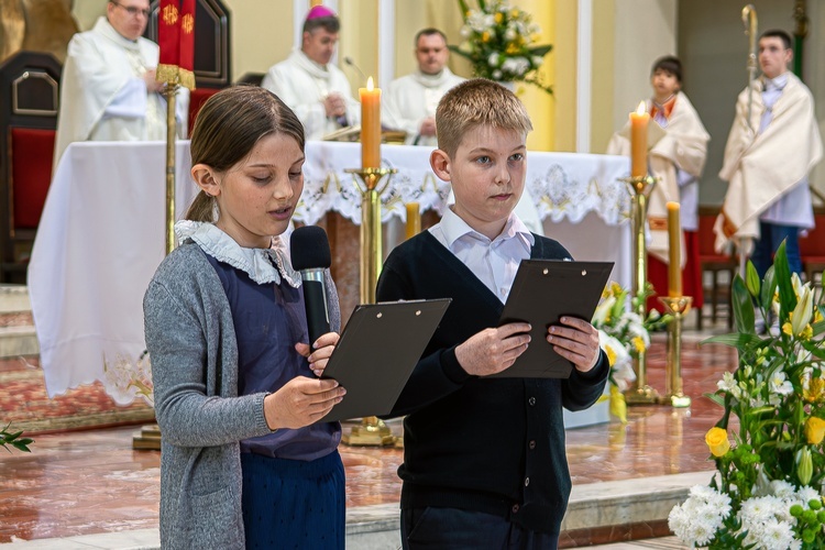 Błogosławieństwo sztandaru dla szkoły katolickiej w Słupsku