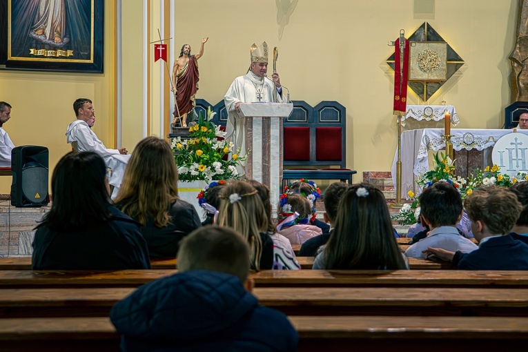 Błogosławieństwo sztandaru dla szkoły katolickiej w Słupsku