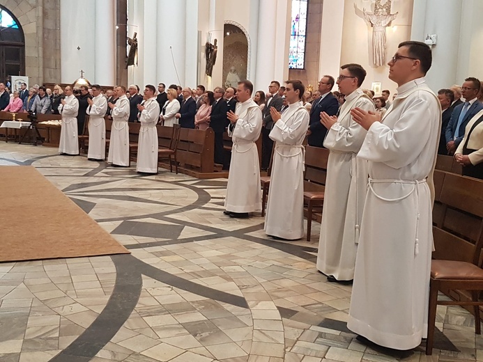 Katowice. Święcenia przebiteratu w katedrze Chrystusa Króla