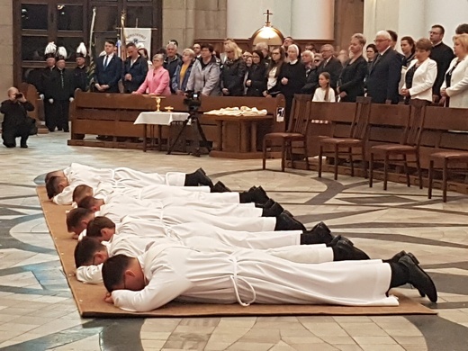 Katowice. Święcenia przebiteratu w katedrze Chrystusa Króla