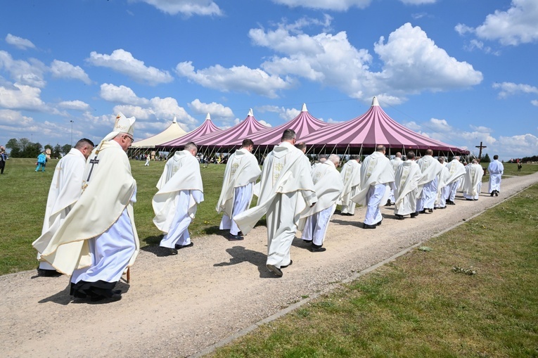 Pielgrzymka Żywego Różańca do Skrzatusza