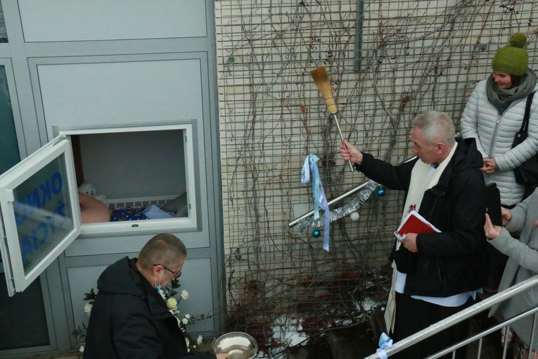 Otwarcie okna życia w Lubelskim Hospicjum dla Dzieci.