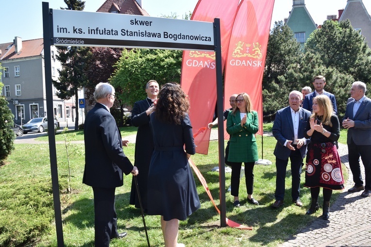 Nadanie imienia skwerowi ks. inf. Stanisława Bogdanowicza