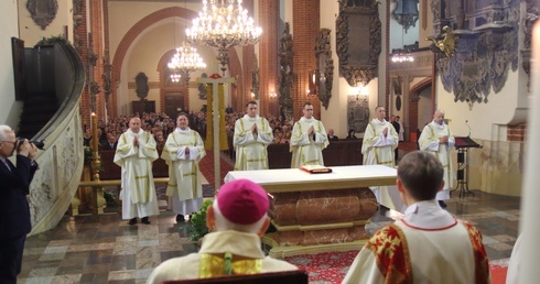 Katedra legnicka. Święcenia diakonatu