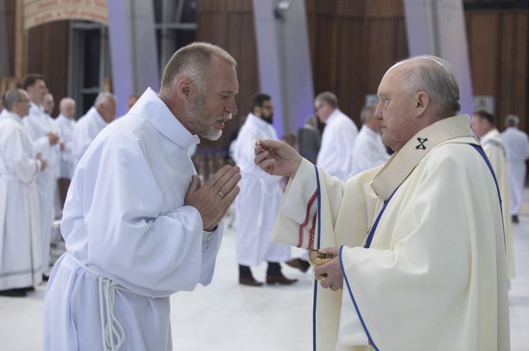 Nadzwyczajni szafarze Komunii św.