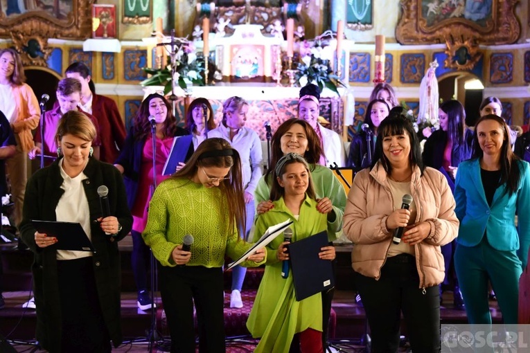 Próba generalna przed koncertem uwielbienia chóru "Skrzydła" w Gaworzycach