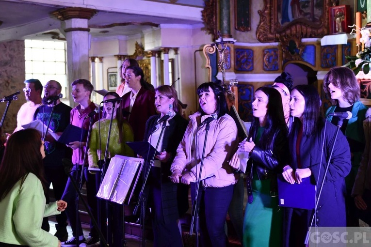 Próba generalna przed koncertem uwielbienia chóru "Skrzydła" w Gaworzycach