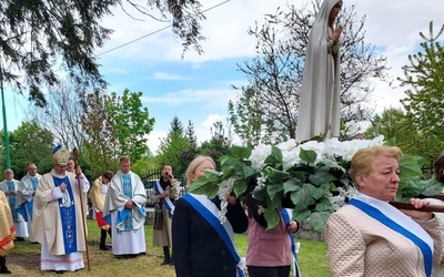 Hierarcha wziął udział w procesji fatimskiej.