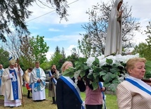 Hierarcha wziął udział w procesji fatimskiej.