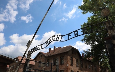 Romowie upamiętnili rocznicę buntu swych przodków w KL Auschwitz