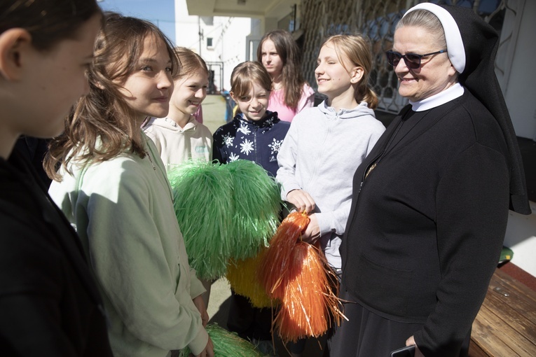 Szkoła, którą obsiadły biedronki