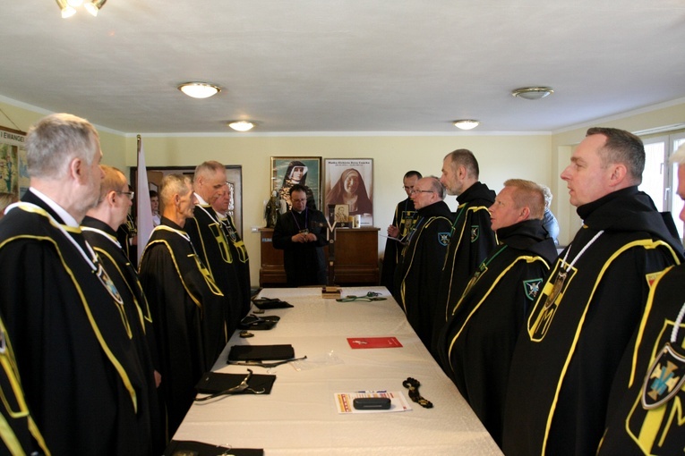 Nowa Chorągiew Zakonu Rycerzy św. Jana Pawła II w Ostrowcu Świętokrzyskim