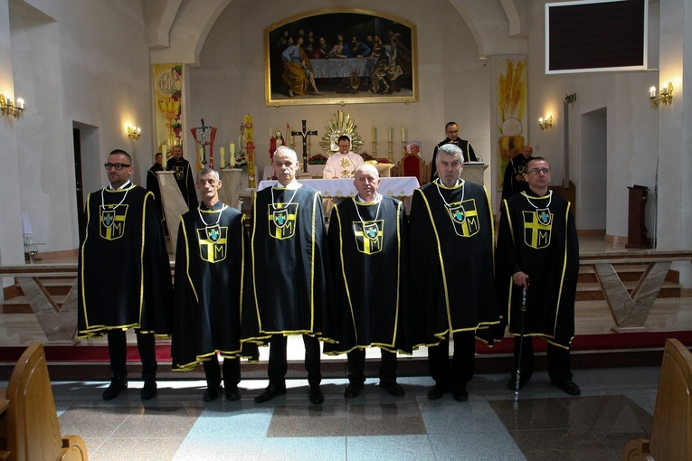 Nowa Chorągiew Zakonu Rycerzy św. Jana Pawła II w Ostrowcu Świętokrzyskim