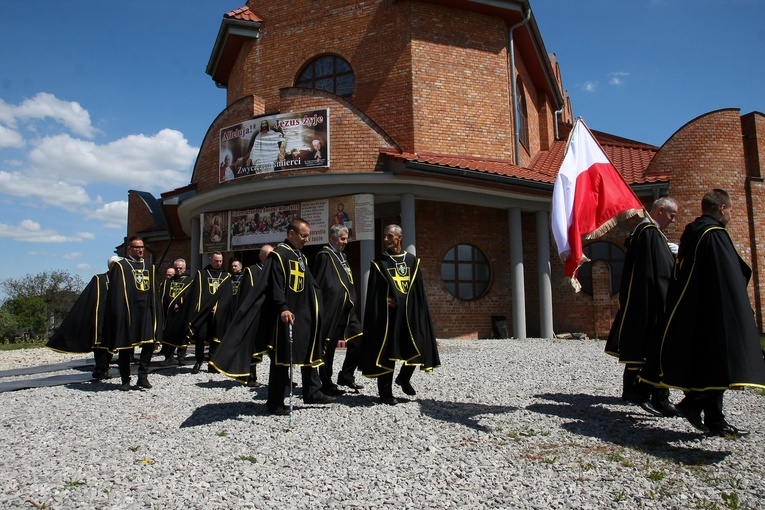 Nowa Chorągiew Zakonu Rycerzy św. Jana Pawła II w Ostrowcu Świętokrzyskim