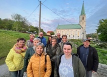 Część parafian, którzy zobowiązali się do modlitwy wstawienniczej za bierzmowaną młodzież.