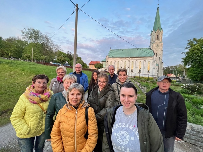 Część parafian, którzy zobowiązali się do modlitwy wstawienniczej za bierzmowaną młodzież.