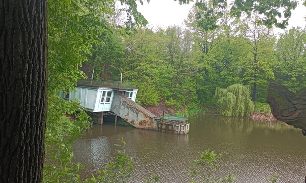 Knurów - podwodna restauracja 