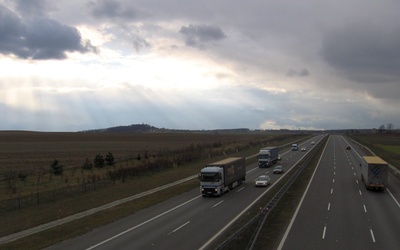 Projekt znoszący opłaty za autostrady zarządzane przez państwo trafił do Sejmu