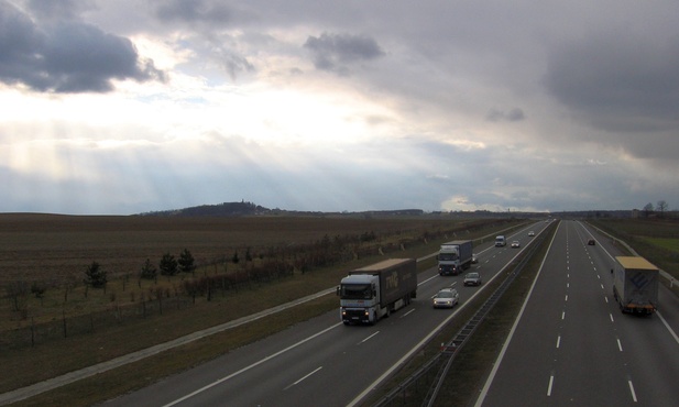 Projekt znoszący opłaty za autostrady zarządzane przez państwo trafił do Sejmu