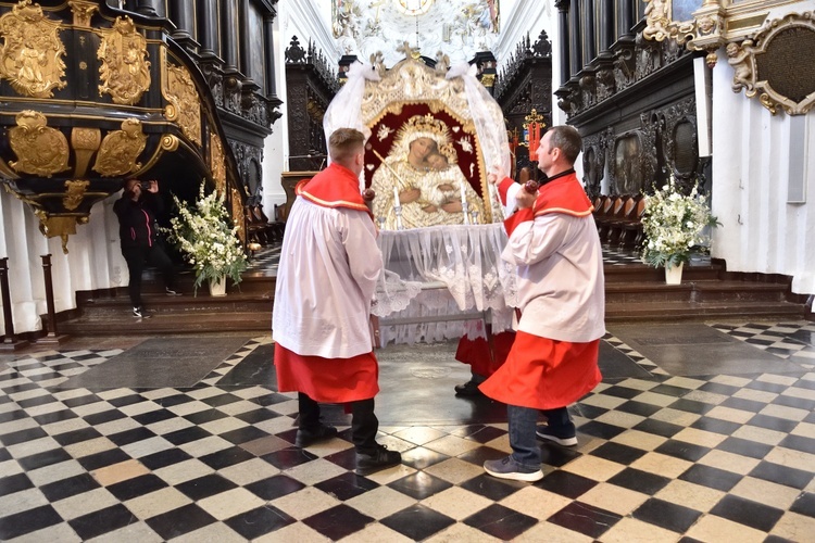 Matka Boża Oliwska w drodze na Kalwarię Wejherowską