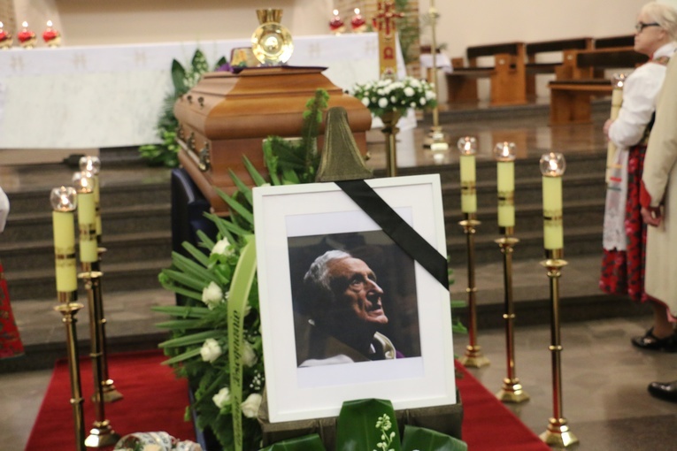 Pogrzeb o. Korneliusza Jackiewicza (1933-2023)