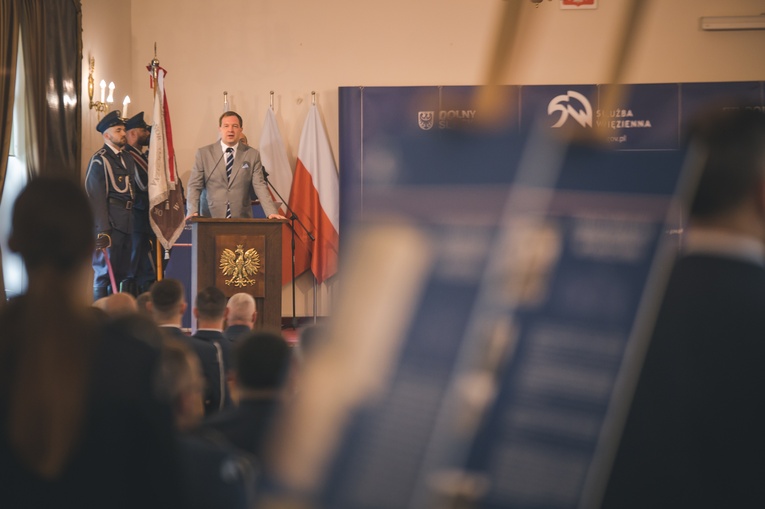 Nadanie i poświęceniu sztandaru Aresztowi Śledczemu oraz Zakładowi Karnemu Nr 1 we Wrocławiu