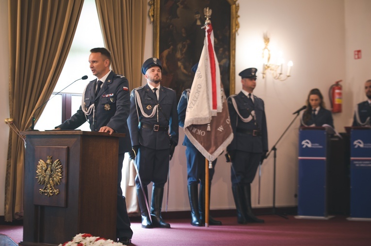 Nadanie i poświęceniu sztandaru Aresztowi Śledczemu oraz Zakładowi Karnemu Nr 1 we Wrocławiu