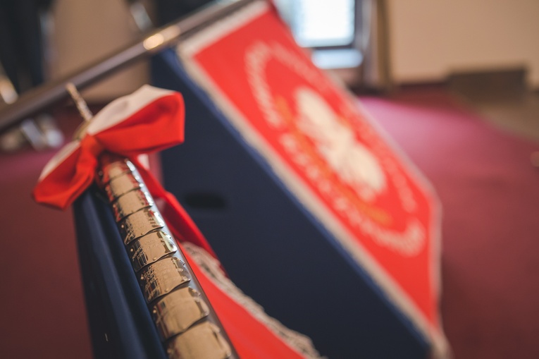 Nadanie i poświęceniu sztandaru Aresztowi Śledczemu oraz Zakładowi Karnemu Nr 1 we Wrocławiu