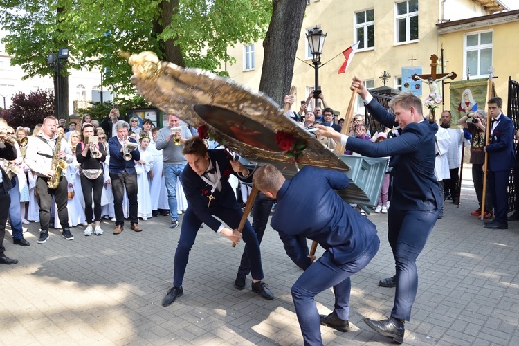 Tysiące pielgrzymów na Kalwarii Wejherowskiej