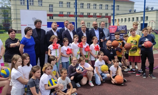 Śląskie. Powstanie ponad 30 nowych obiektów sportowych przy szkołach