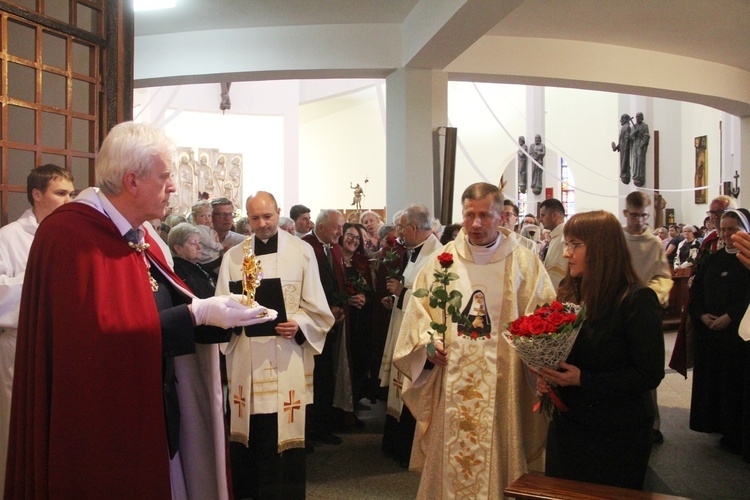 Bochnia. Wprowadzanie relikwii św. Rity do kościoła św. Pawła