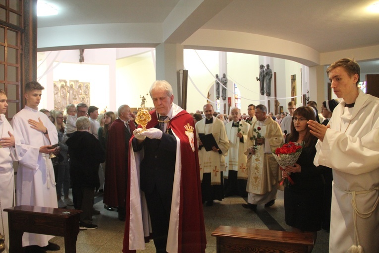 Bochnia. Wprowadzanie relikwii św. Rity do kościoła św. Pawła