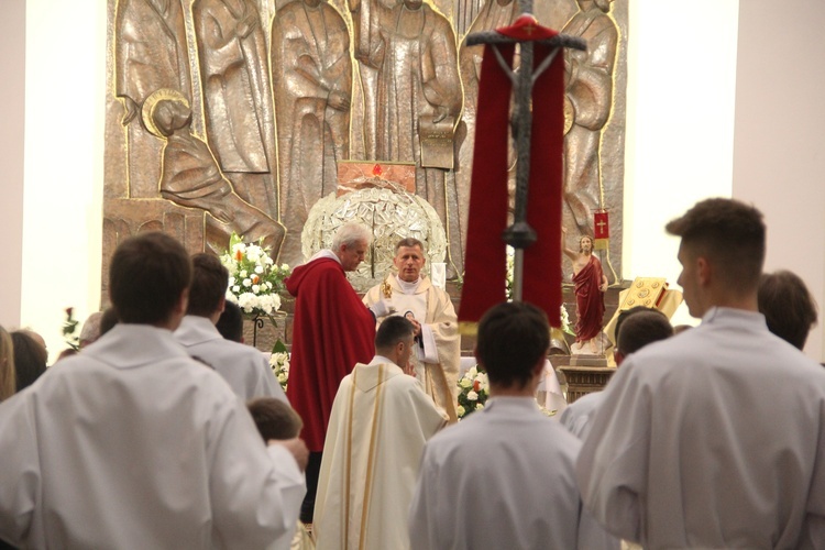 Bochnia. Wprowadzanie relikwii św. Rity do kościoła św. Pawła