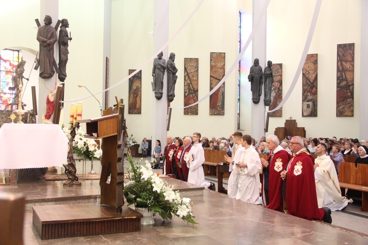 Bochnia. Wprowadzanie relikwii św. Rity do kościoła św. Pawła