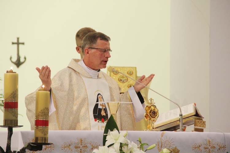 Bochnia. Wprowadzanie relikwii św. Rity do kościoła św. Pawła