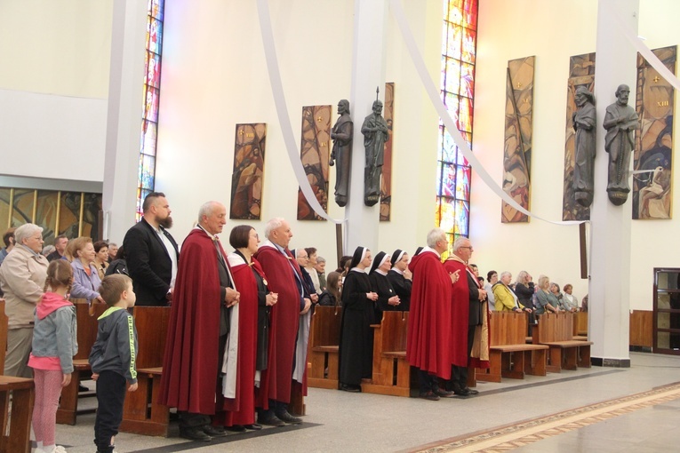 Bochnia. Wprowadzanie relikwii św. Rity do kościoła św. Pawła
