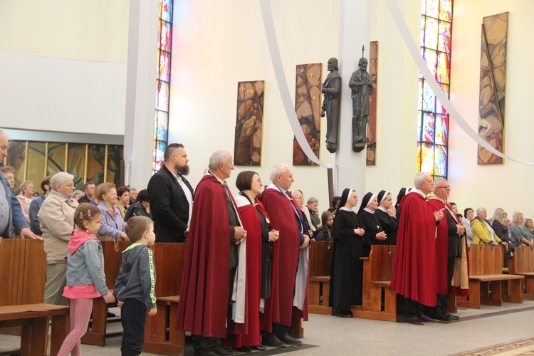 Bochnia. Wprowadzanie relikwii św. Rity do kościoła św. Pawła