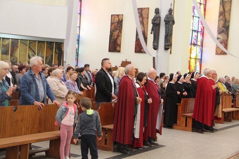 Bochnia. Wprowadzanie relikwii św. Rity do kościoła św. Pawła