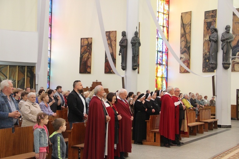 Bochnia. Wprowadzanie relikwii św. Rity do kościoła św. Pawła