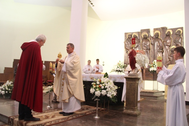 Bochnia. Wprowadzanie relikwii św. Rity do kościoła św. Pawła