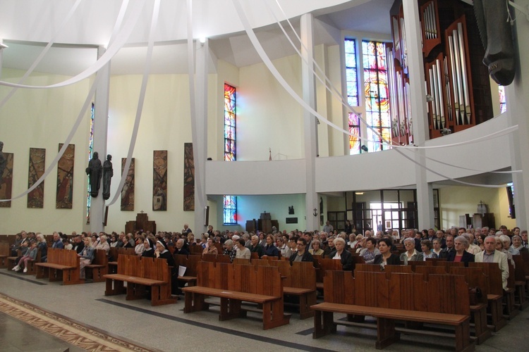 Bochnia. Wprowadzanie relikwii św. Rity do kościoła św. Pawła