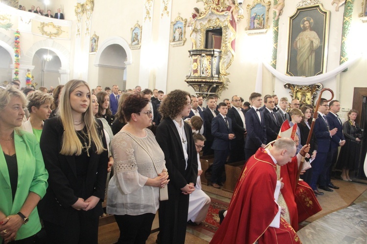 Bierzmowanie w kościele św. Jakuba w Tuchowie