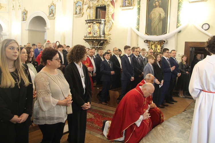 Bierzmowanie w kościele św. Jakuba w Tuchowie