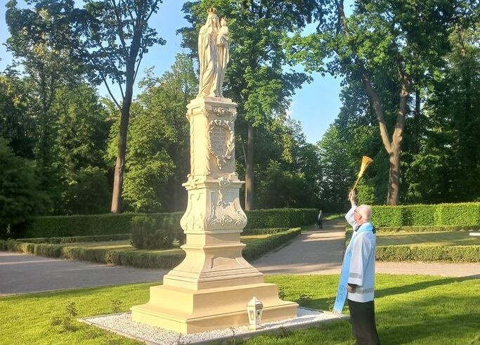 Breń. Poświęcenie odnowionej kapliczki