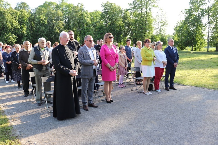 Breń. Poświęcenie odnowionej kapliczki